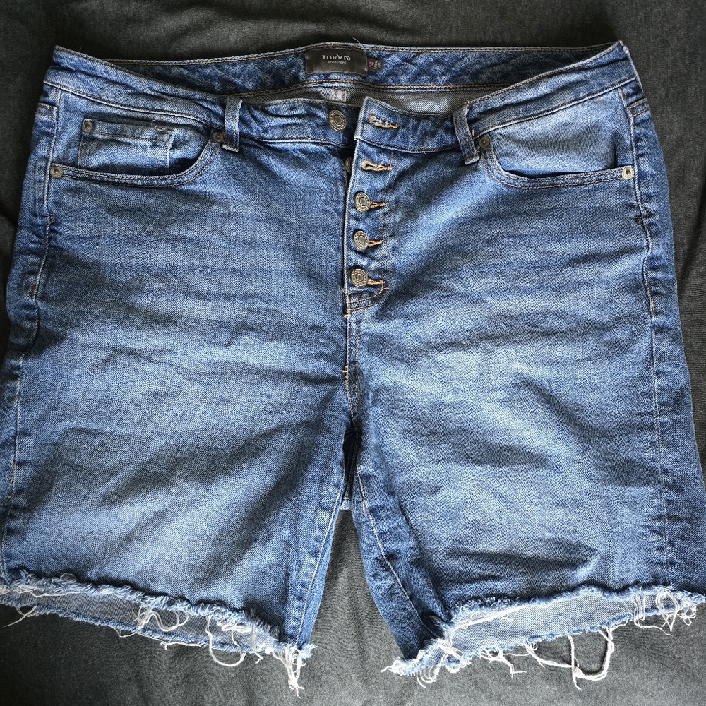 Torrid Bermuda shorts size 14